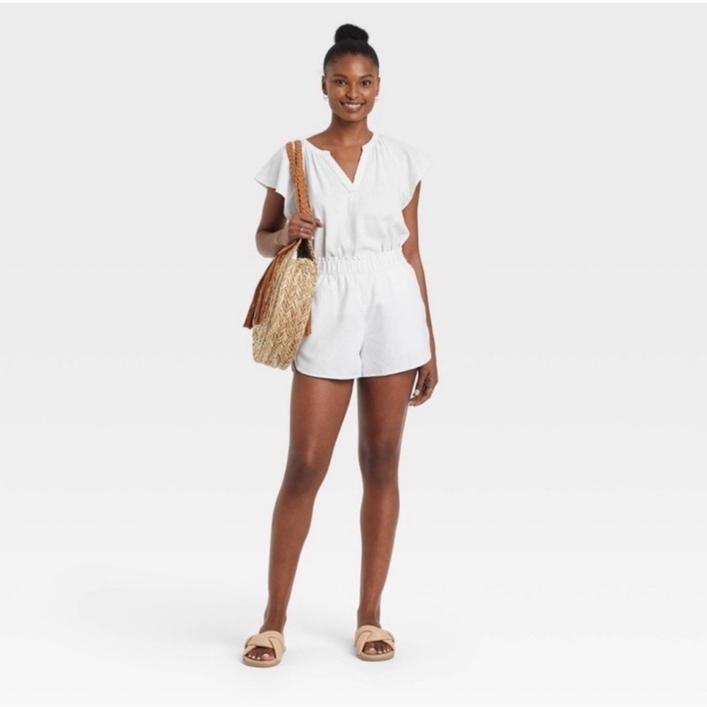 UNIVERSAL THREAD - WOMEN’S WHITE TOP AND SHORTS SET - SIZE XS